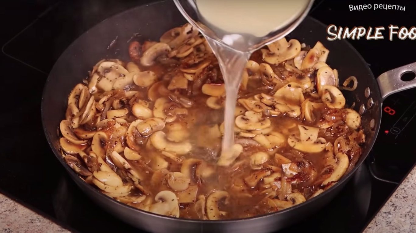 курячі гомілки та стегна з грибами за французьким рецептом