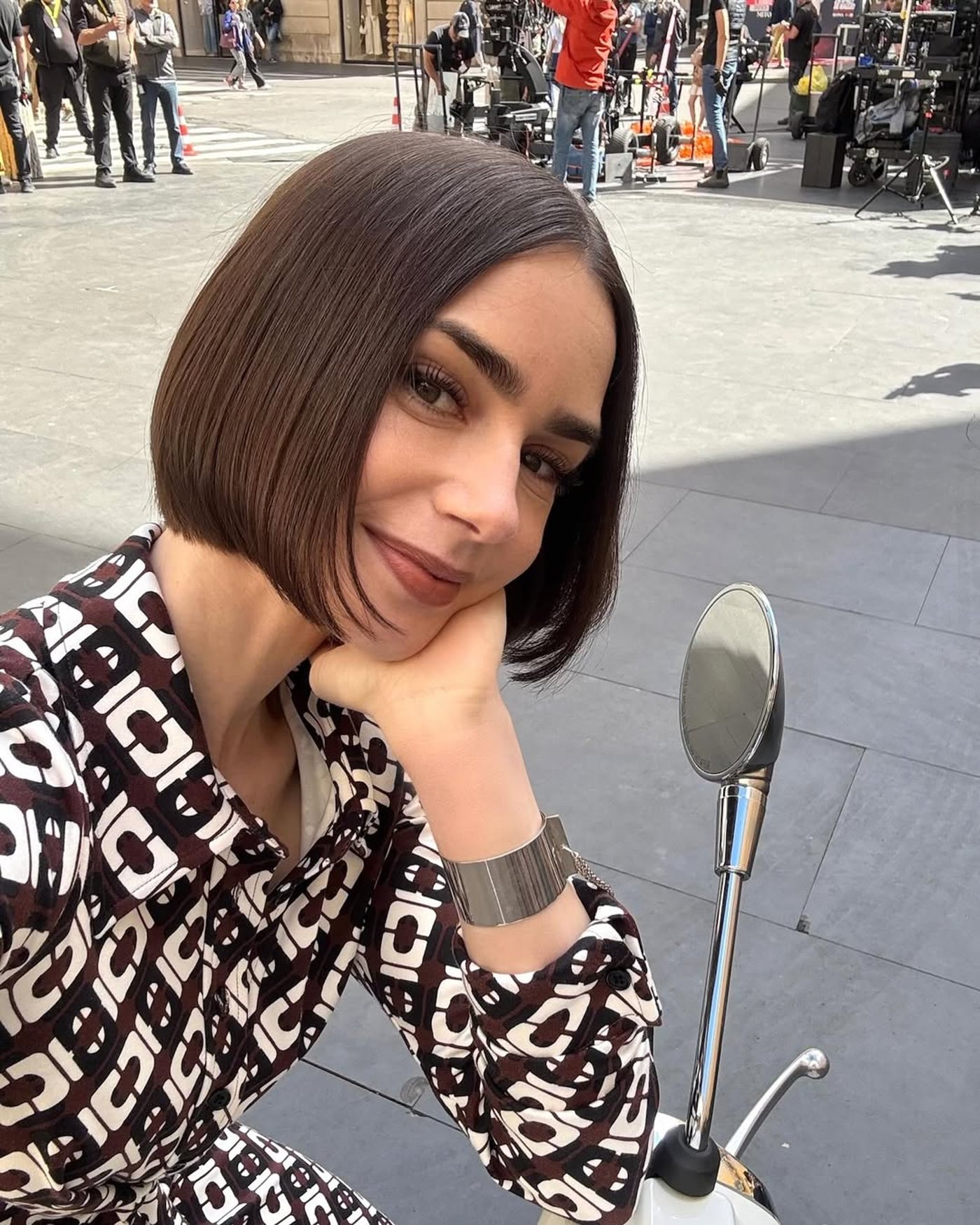 Emily in Paris 5 — Lily Collins on the set