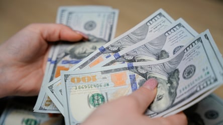 Деякі купюри долара можна вигідно продати: що робить валюту дорожчою - 285x160