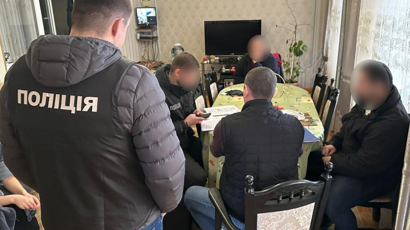 Группе чиновников Одесского горсовета вручили подозрение за взятки и вывоз уклонистов