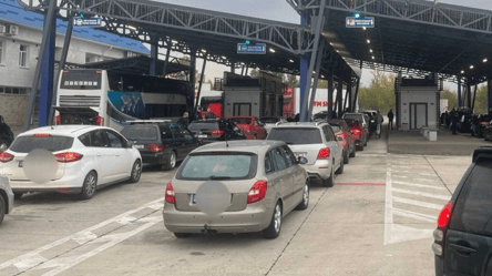 Виїзд за кордон — на трасі Одеса-Рені знову затори у бік Молдови - 285x160