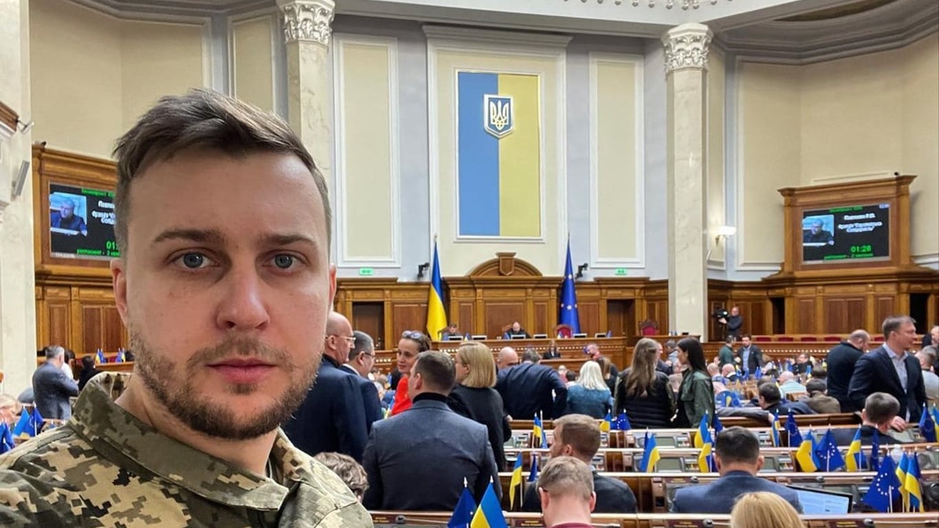 Нардеп Лозинский вернулся в ВР после службы в ВСУ и вспомнил о погибших собратьях