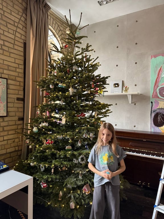 Дорофеева украсила елку