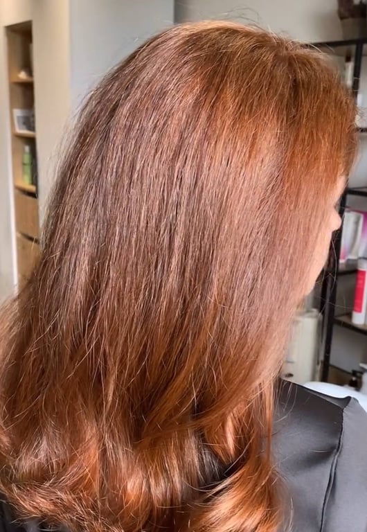 Трендовые оттенки волос 2025 — время обновить стиль - фото 2