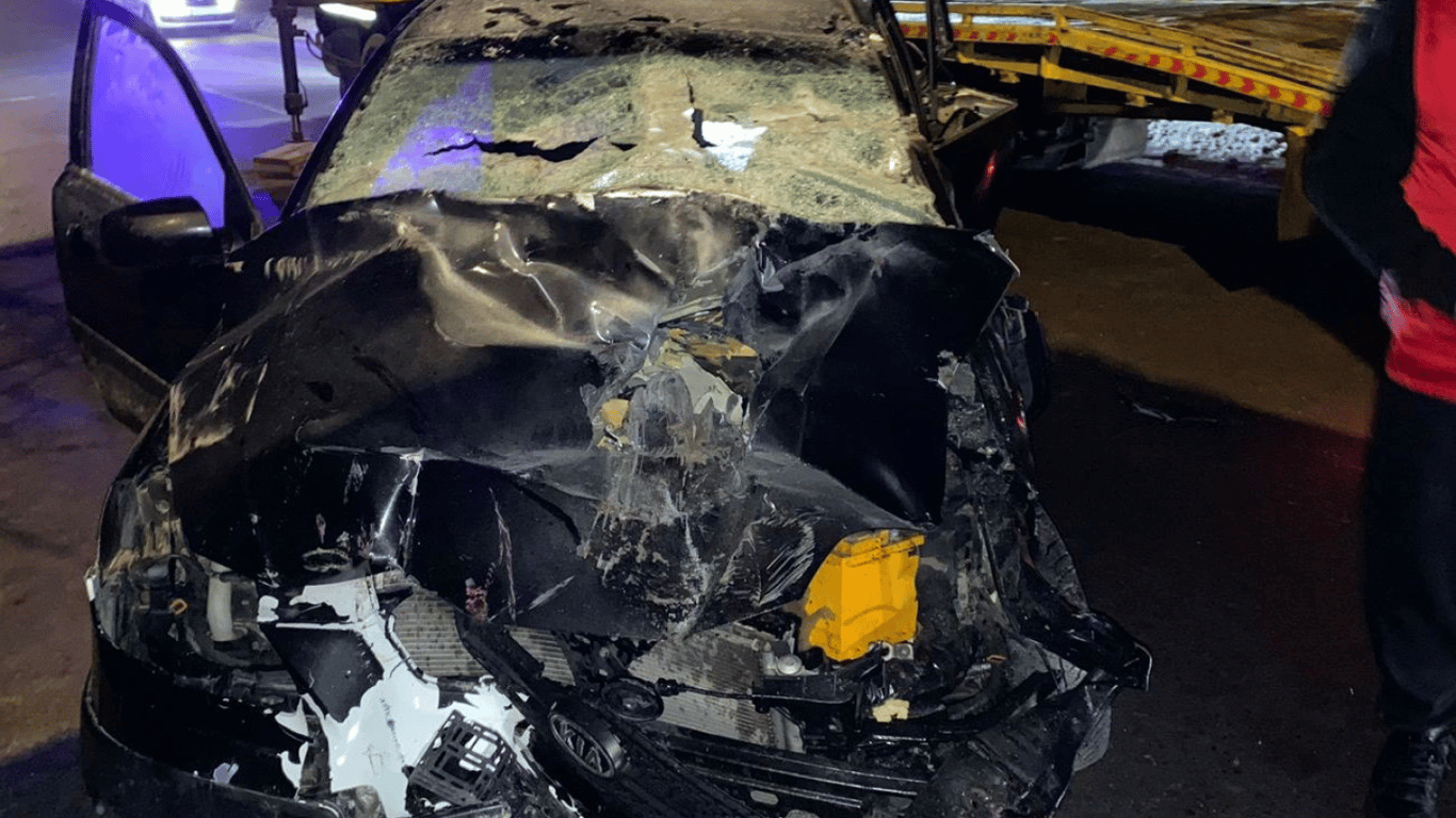 У Львові авто врізалося в потяг — є постраждалі