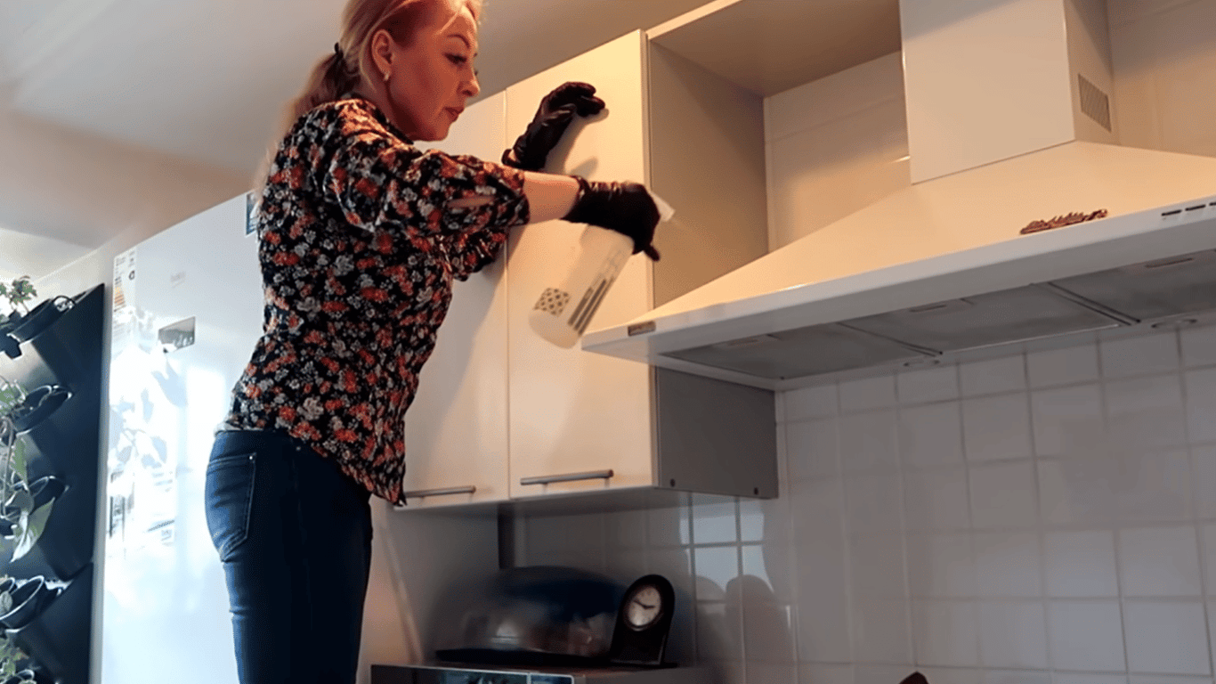 Как очистить вытяжку на кухне от грязи и пыли – простой лайфхак