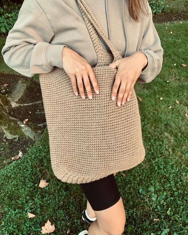 З чим носити в'язану сумку