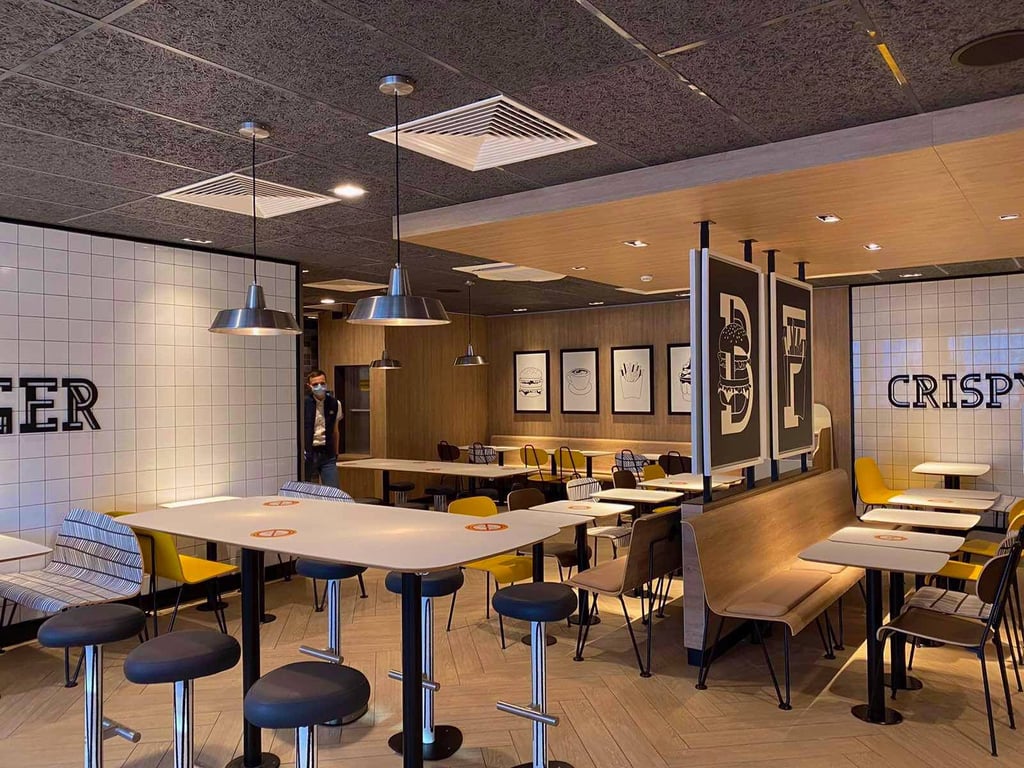 Перший McDonald's в Україні — як страждав ресторан під час війни - фото 4