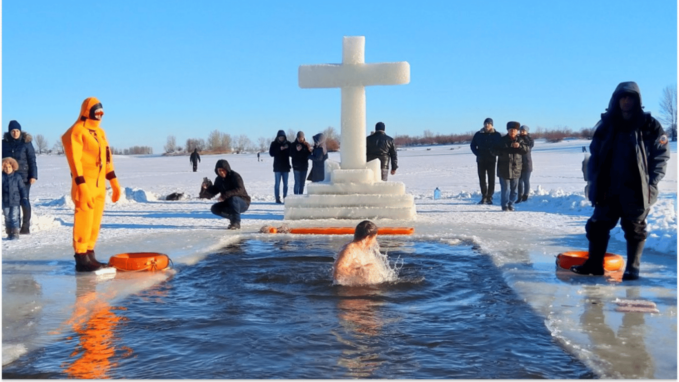 ДСНС закликає українців утриматися від купань на Водохреще