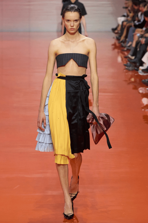 Бра може стати верхнім одягом