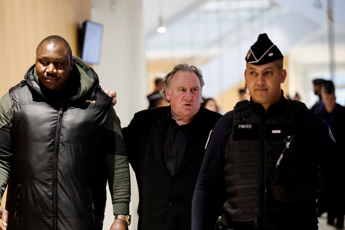 Жерар Депардьє на суді в Парижі - фото