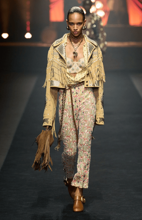 Штани з квітковим принтом в тренді