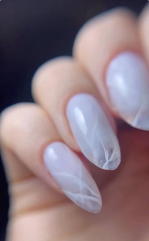 Льодовий манікюр набирає популярності зимою 2025