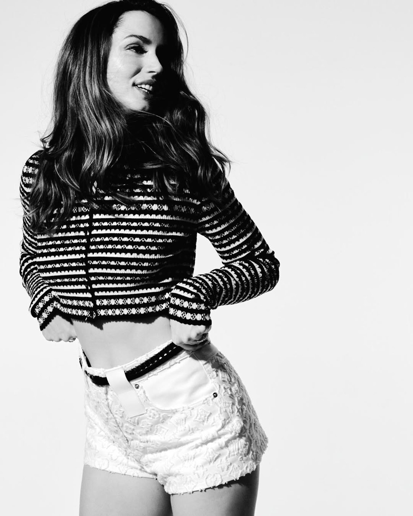 Ана де Армас для Elle - фото