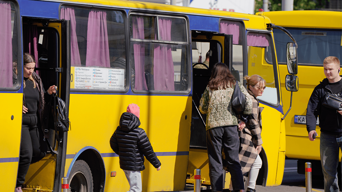 Безплатний проїзд в маршрутках: у кого залишились пільги у квітні 2026 року