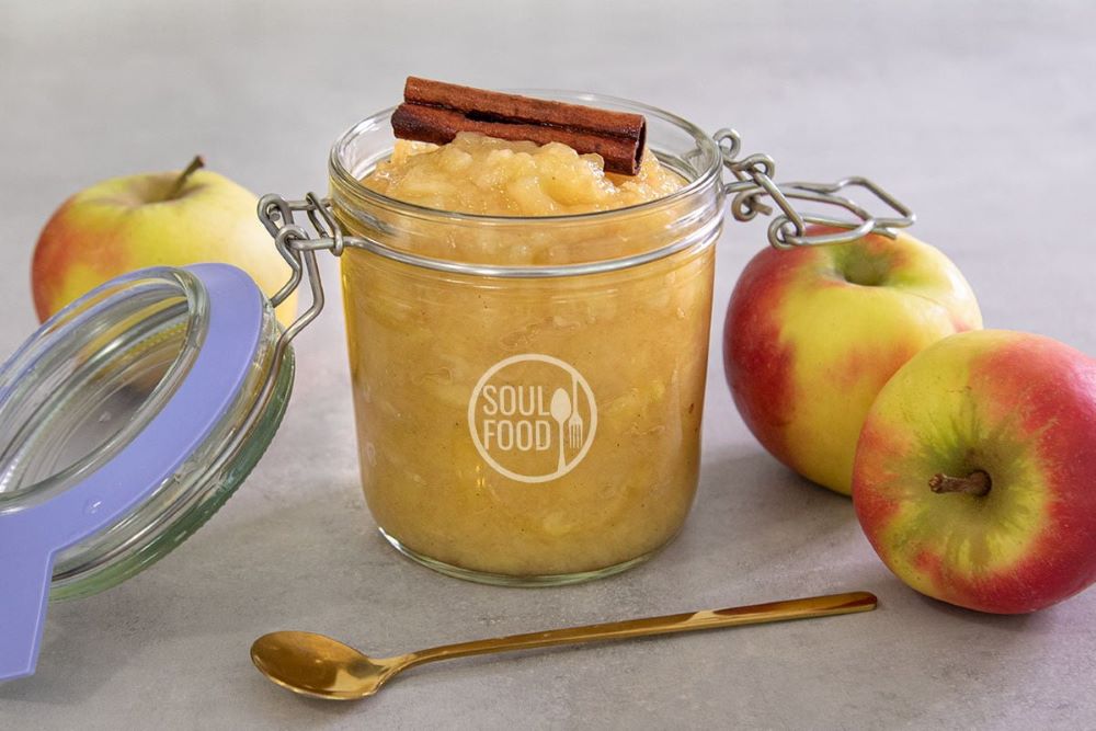 Вкусный летний десерт на зиму - как приготовить яблочное пюре без сахара с корицей - фото 1