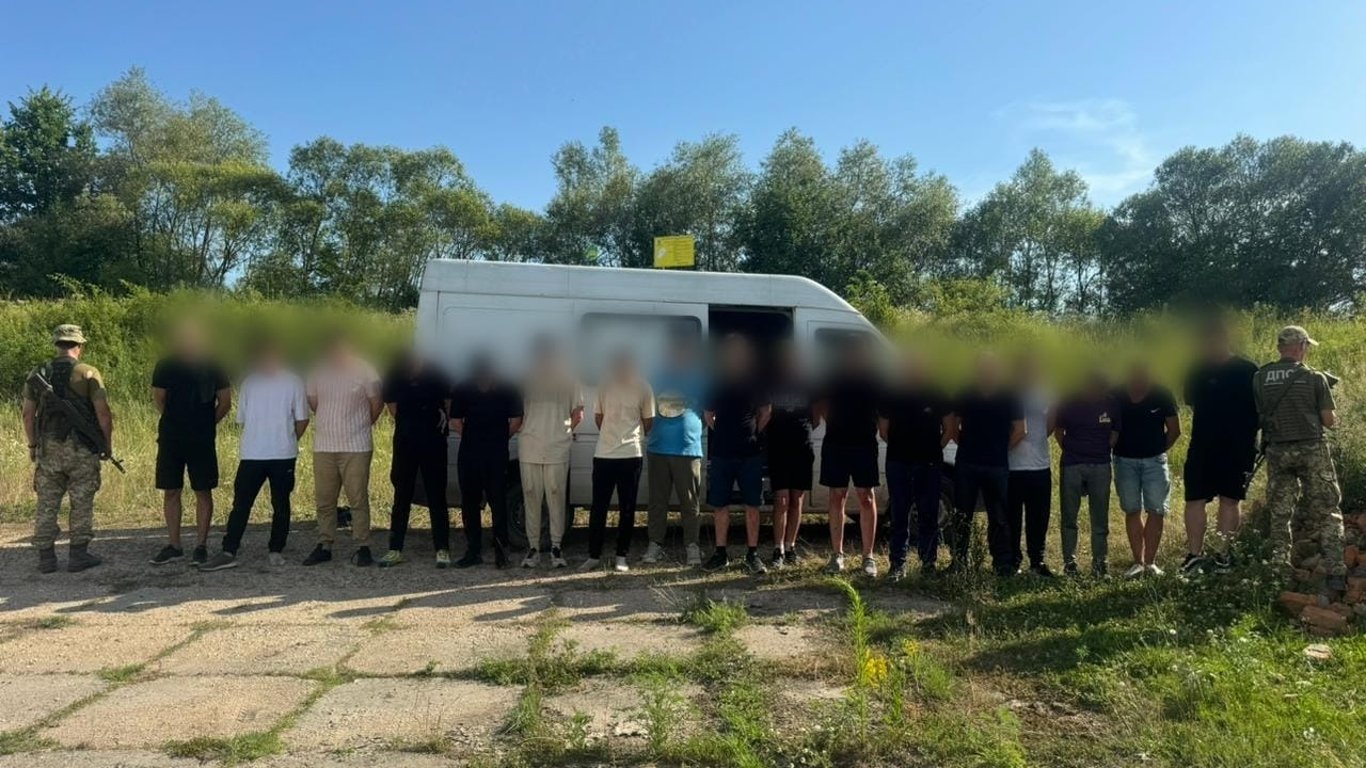 Прикордонники затримали 17 втікачів до Угорщини