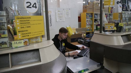 Коли виплатять пенсії у жовтні та хто з українців першим отримає гроші - 290x160