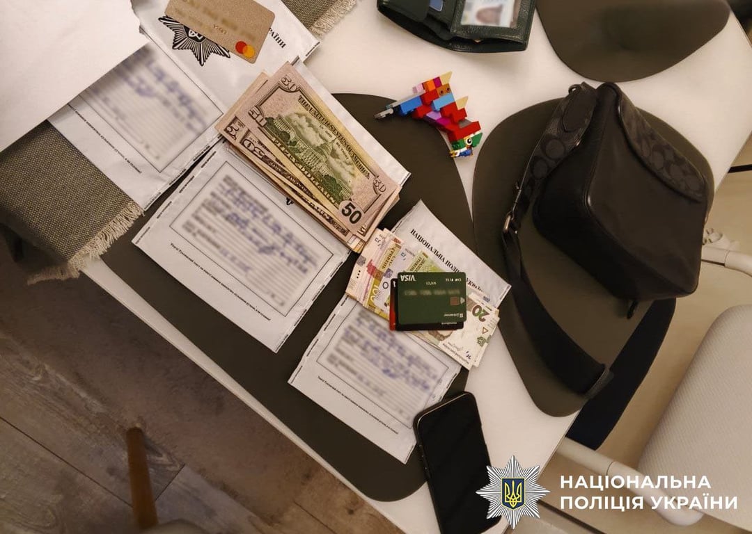 Нацполіція викрила групу шахраїв, що обкрадали інтернет-магазин - фото 4