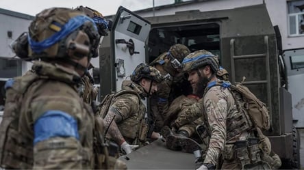 На фронті "Азову" потрібні водії для медпункту — які умови служби - 285x160