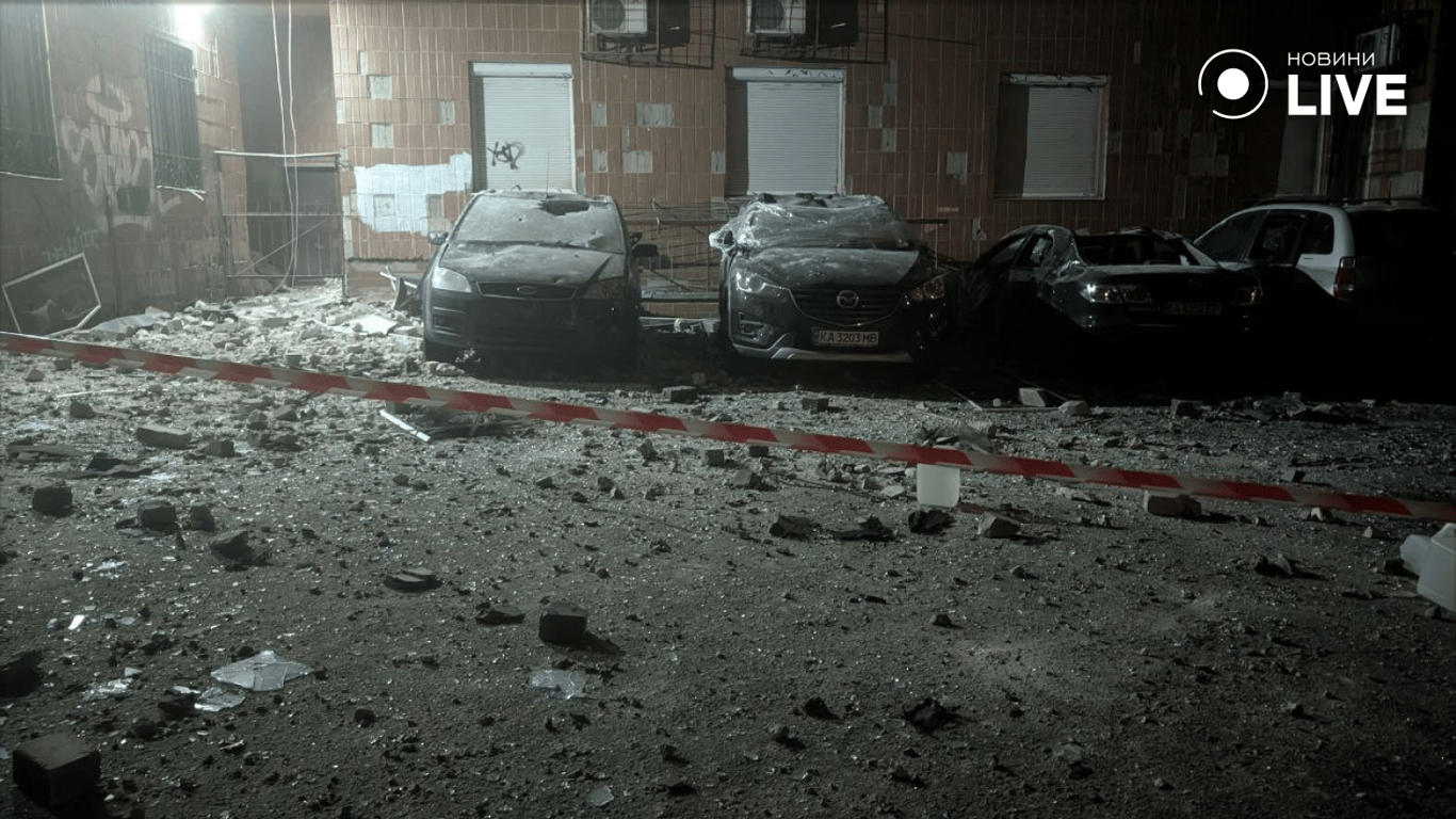 Уламки безпілотників впали у Києві — фото наслідків