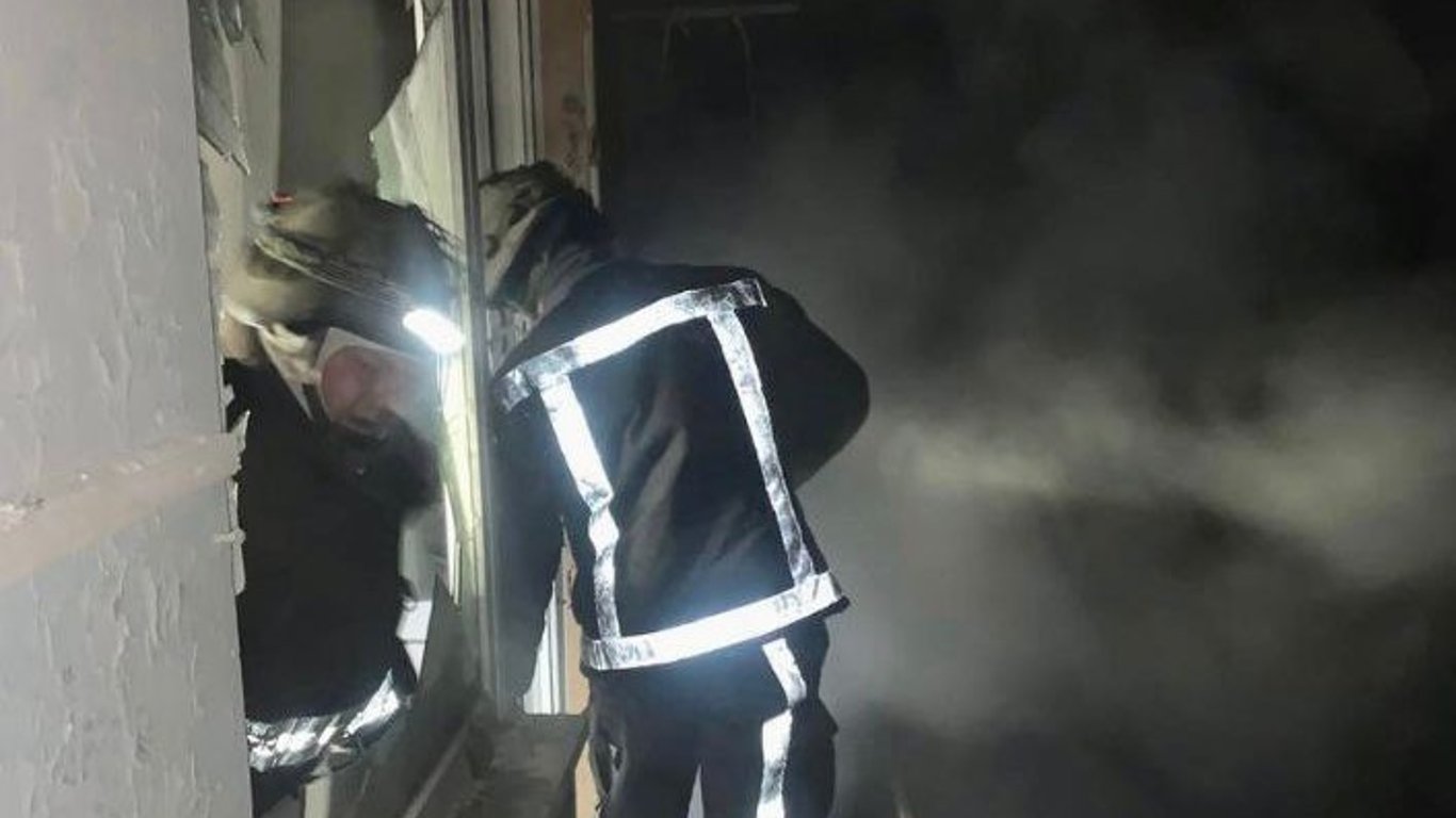 Враг атаковал один из спальных районов Херсона — в городе возник пожар