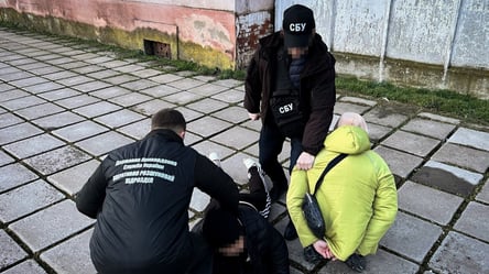 Чоловік організував юнаку втечу з України — вирок суду - 290x160