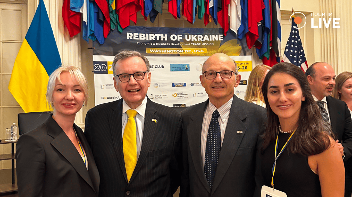 Відродження України США