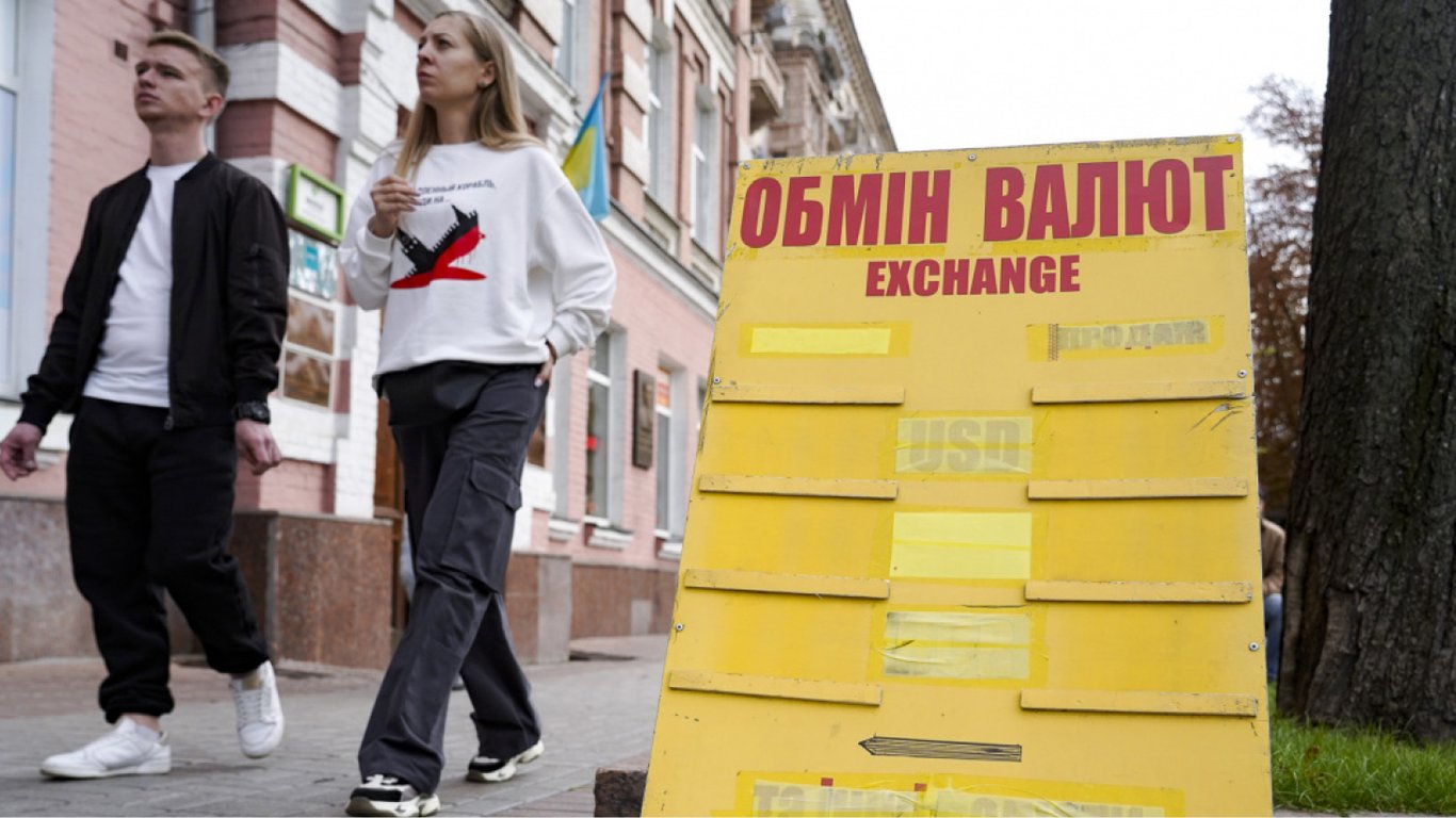 Курс валют на 28 сентября – в украинских банках дешевеет доллар