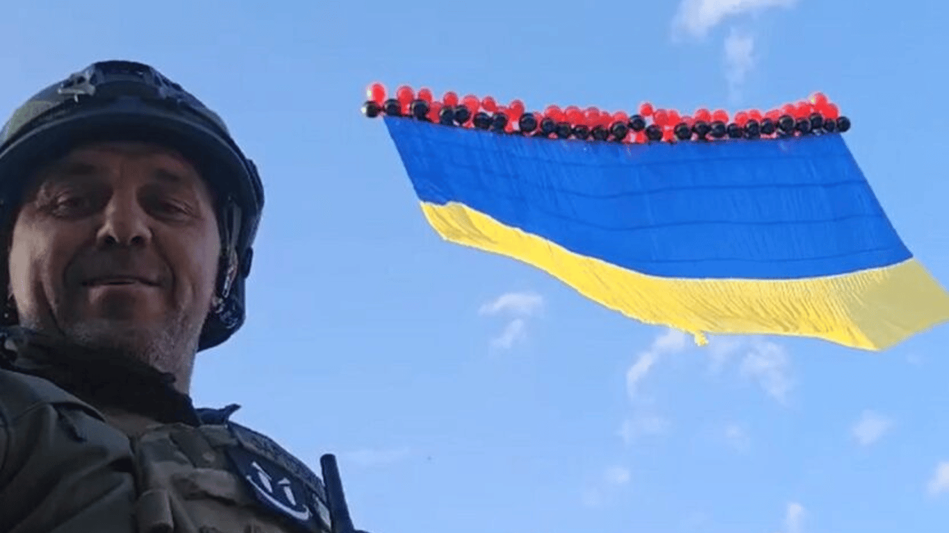 Росіяни викрили свої позиції, коли намагались збити прапор над Донецьком