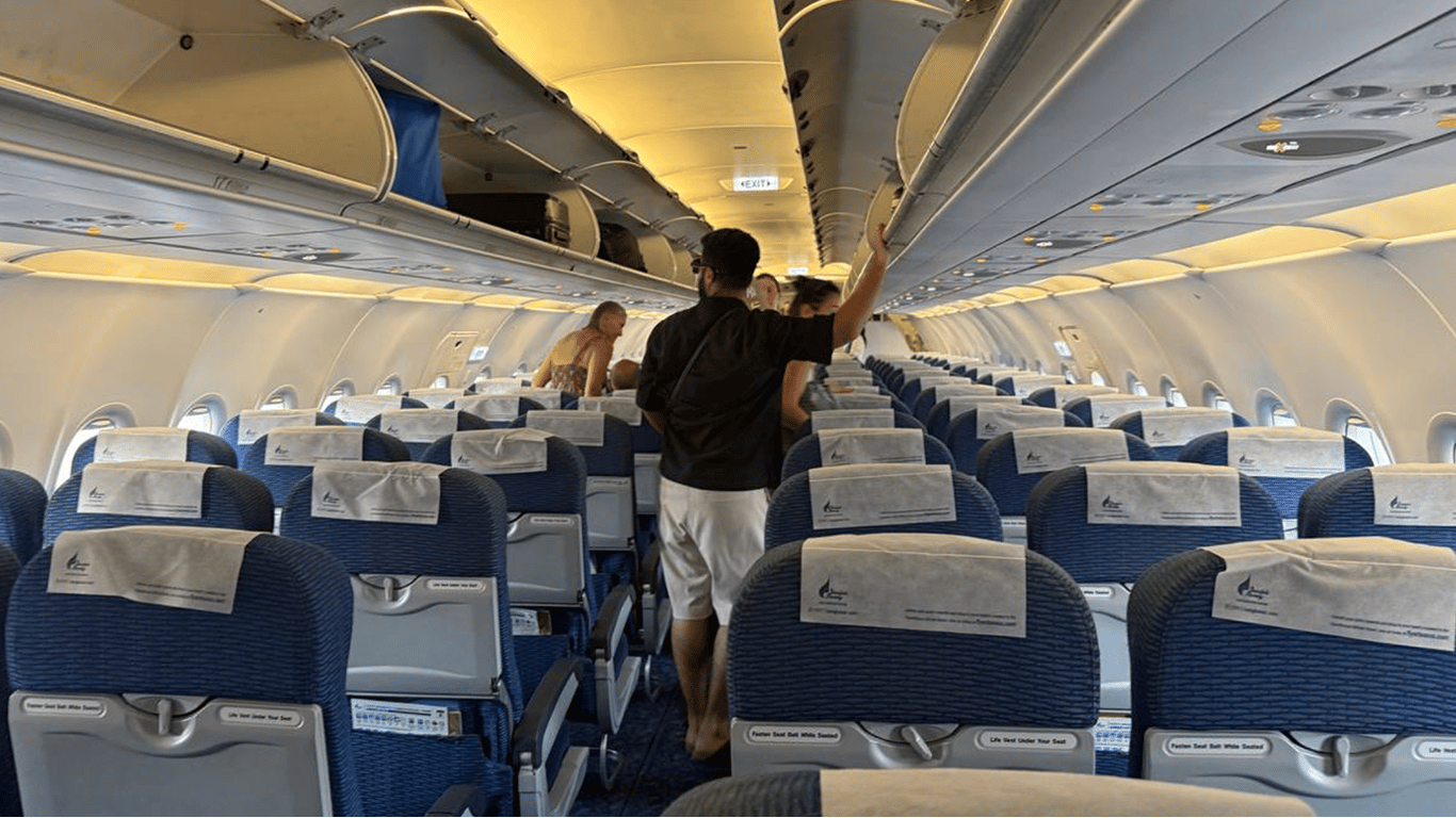 Первый авиаполет: список вещей, которые должны у вас быть под рукой в самолете