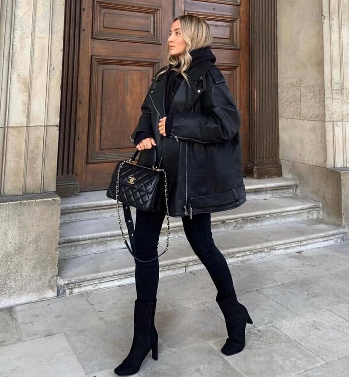 Джинси-скінні знову носять восени 2025