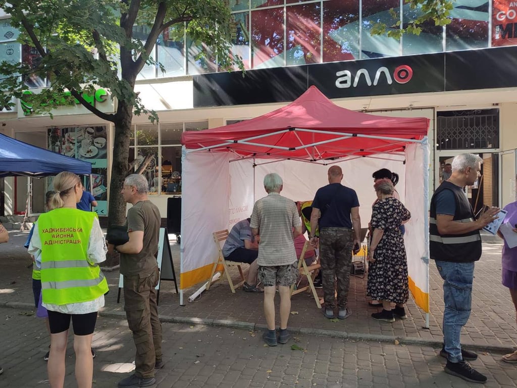 В Одесі відкрили штаби допомоги після обстрілу — де саме - фото 4