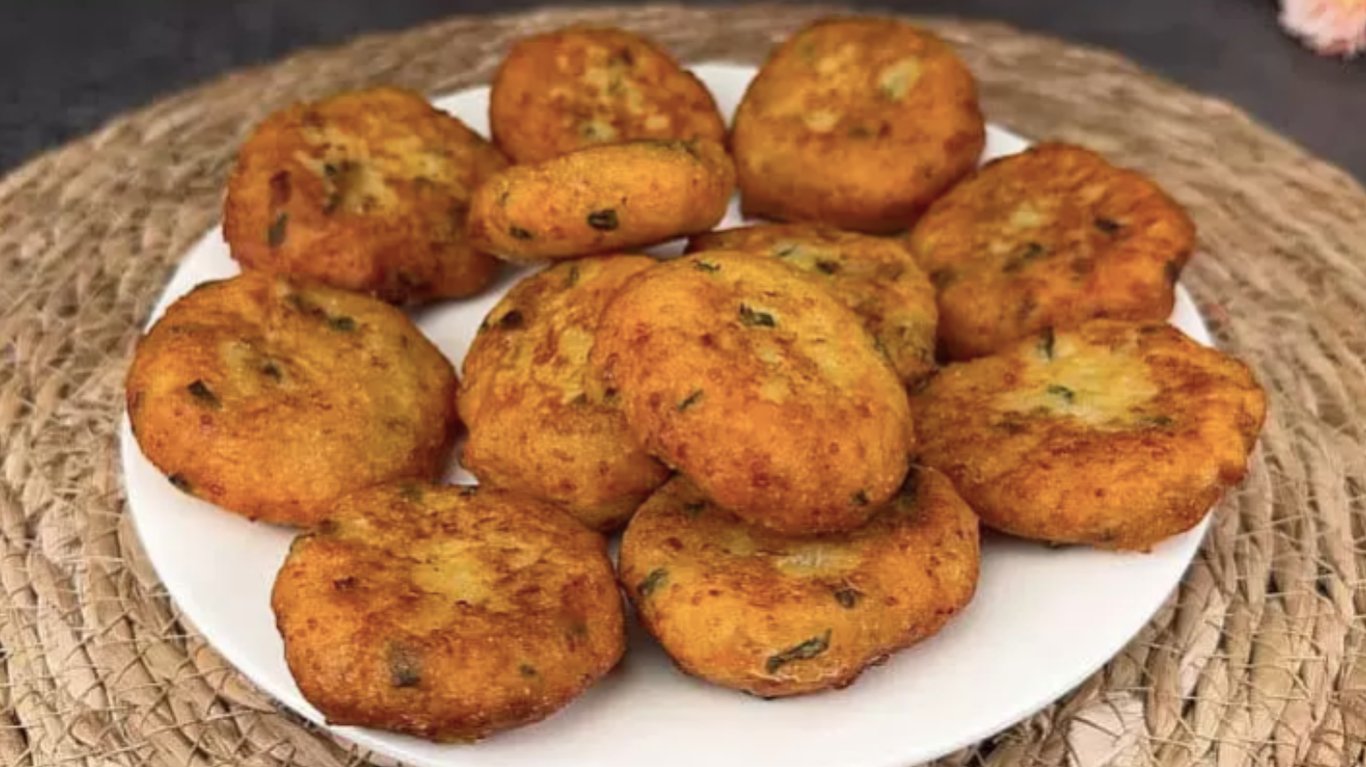 вечеря за 10 хвилин із картоплі, яєць, цибулі та сир