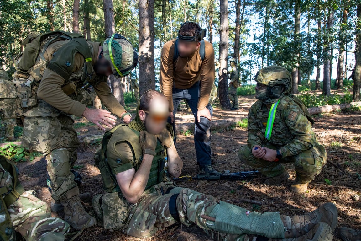 Будущие военные командиры ВСУ проходят обучение в Британии у квалифицированных инструкторов — фото - фото 11