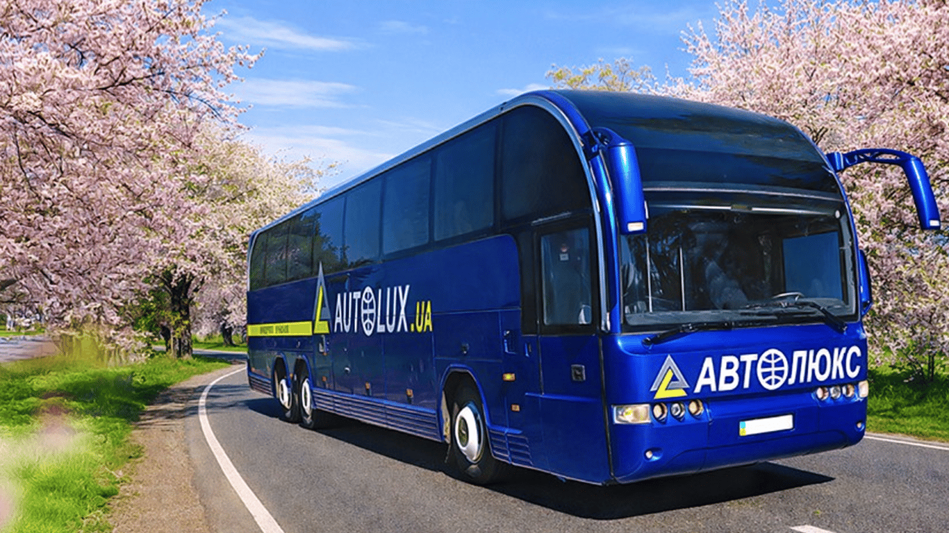 Ціна на проїзд в автобусі з України до Польщі у березні