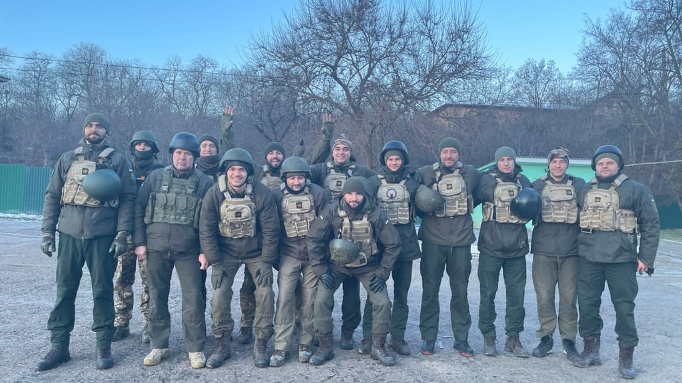 Футбол на війні: як команда Національної гвардії України "Південна Пальміра" підтримує усіх військових країни - 250x140