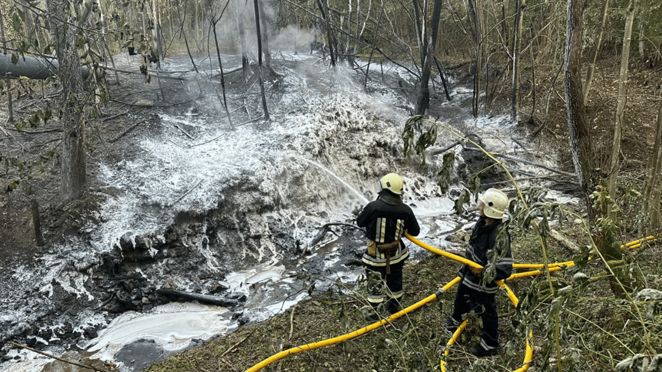Взрыв нефтепровода в Прикарпатье: полиция начала уголовное производство