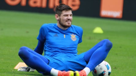 Ексголкіпер збірної України виїхав за кордон — як це вдалося - 285x160