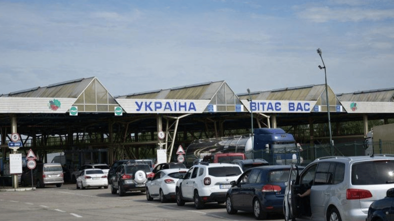 З Одеси до Молдови не виїхати: черги після збою на КПП