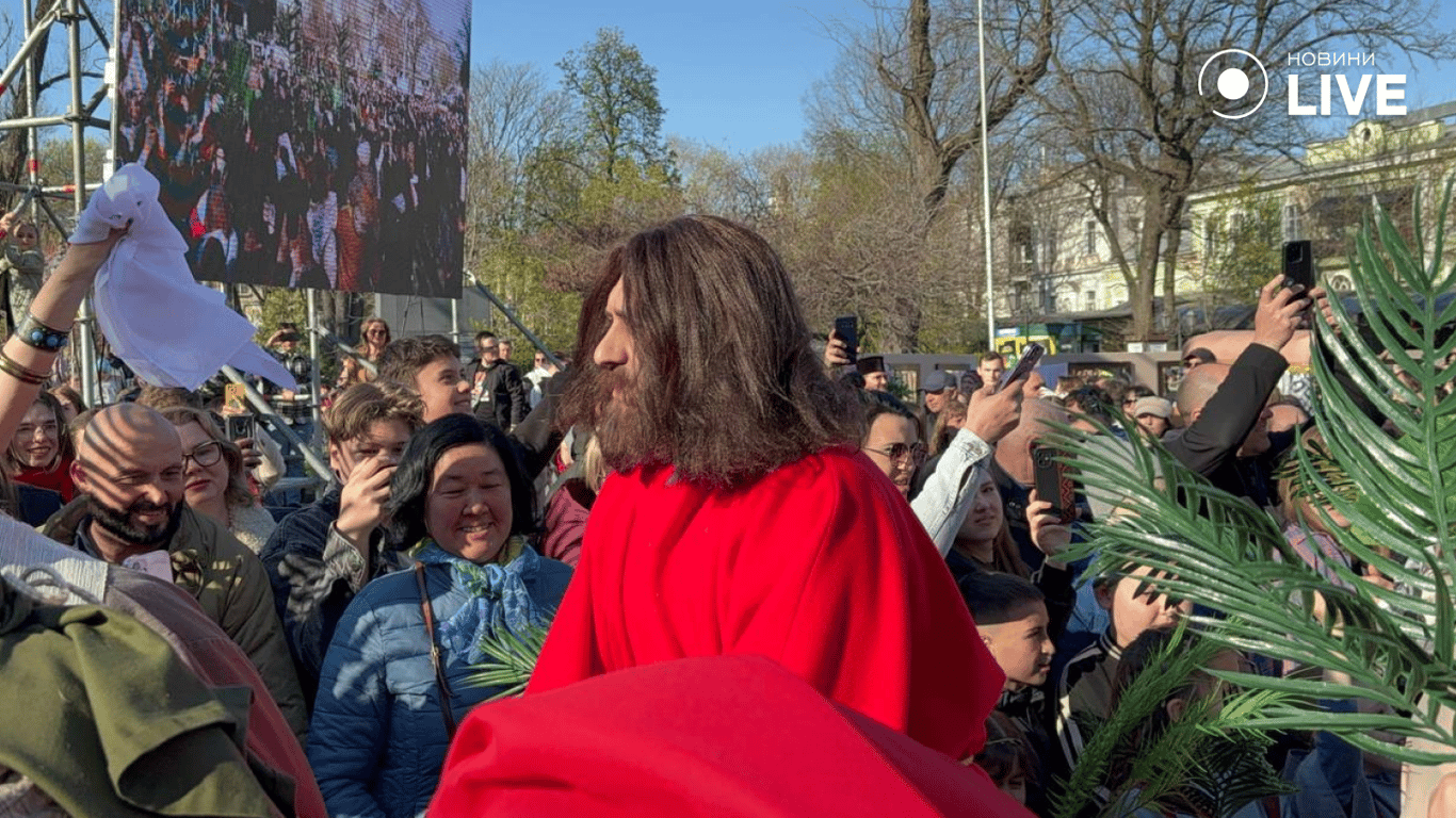 В Одесі відтворили шлях Ісуса Христа на Голгофу — фото - фото 9