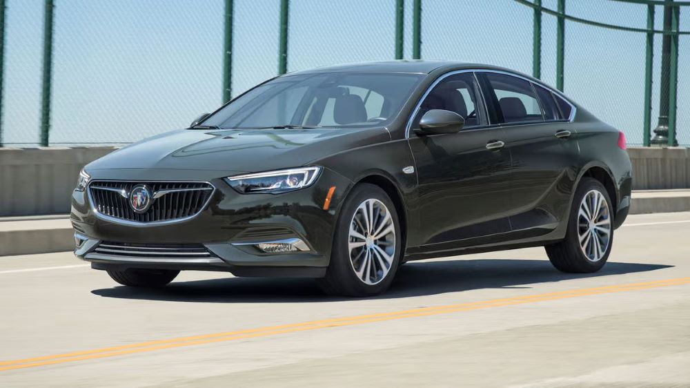 ТОП-4 самых быстрых семейных седанов, которые дадут фору спорткарам - фото 3