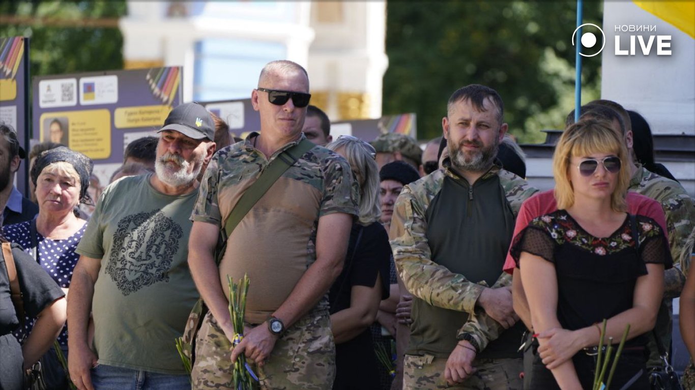 В Киеве проходит прощание с бойцом 72-й ОМБр Владимиром