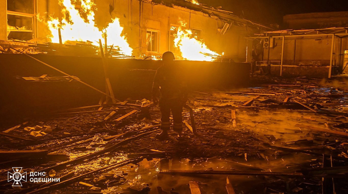 Рятувальник на місці пожежі