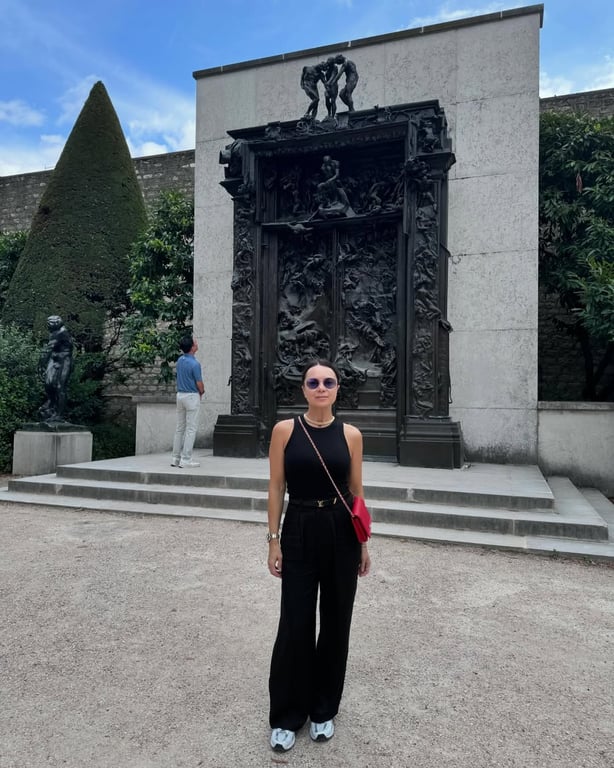 Лилия Подкопаева в Париже