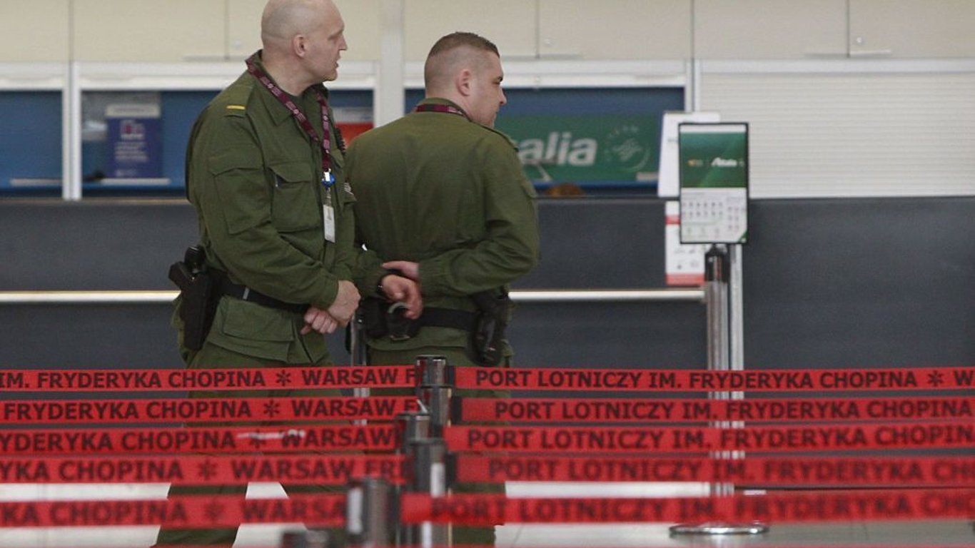 В Польше из аэропорта эвакуировали 400 человек: в чем причина
