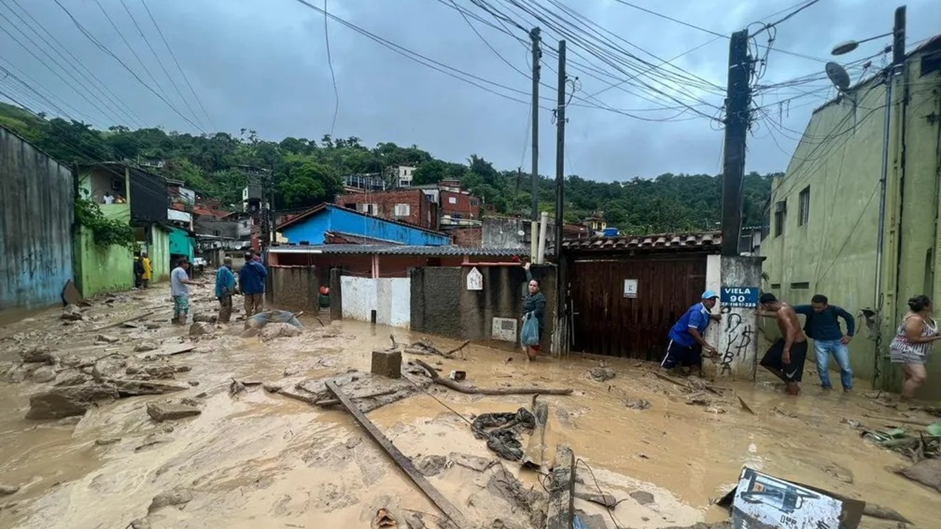 В Бразилии произошли наводнения и оползни — погибли уже 36 человек