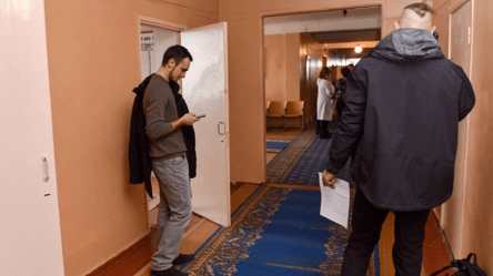 Предлагал 5 тыс. грн, чтобы не доставили в ТЦК — что решил суд - 290x160