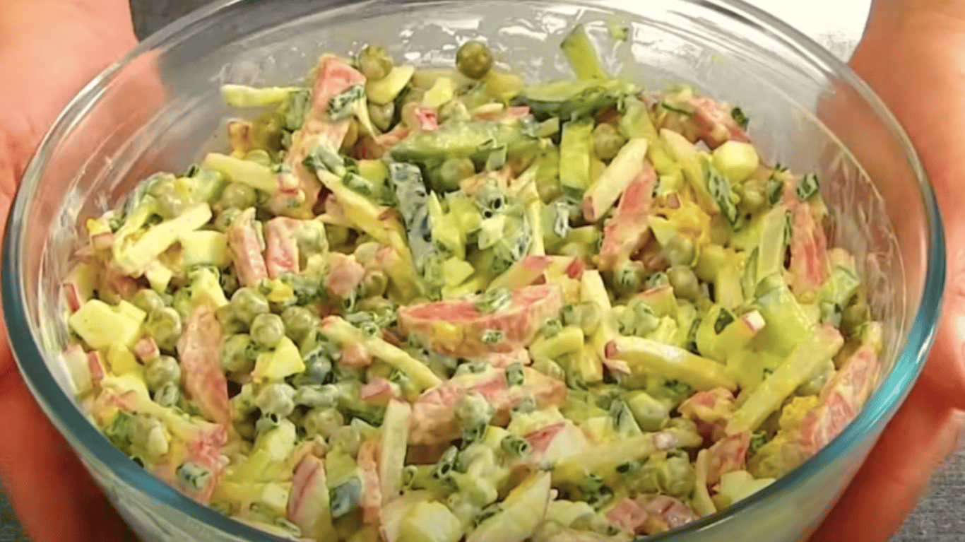 хремкий салат літній Олів'є за сімейним рецептом