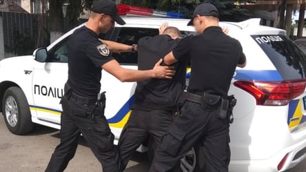 Скрывал информацию в телефоне и ругался — детали задержания мужчины в Одессе - 290x166